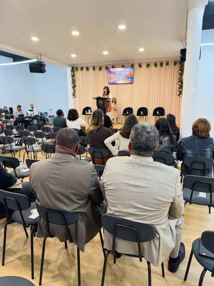 A congregação reunida no culto