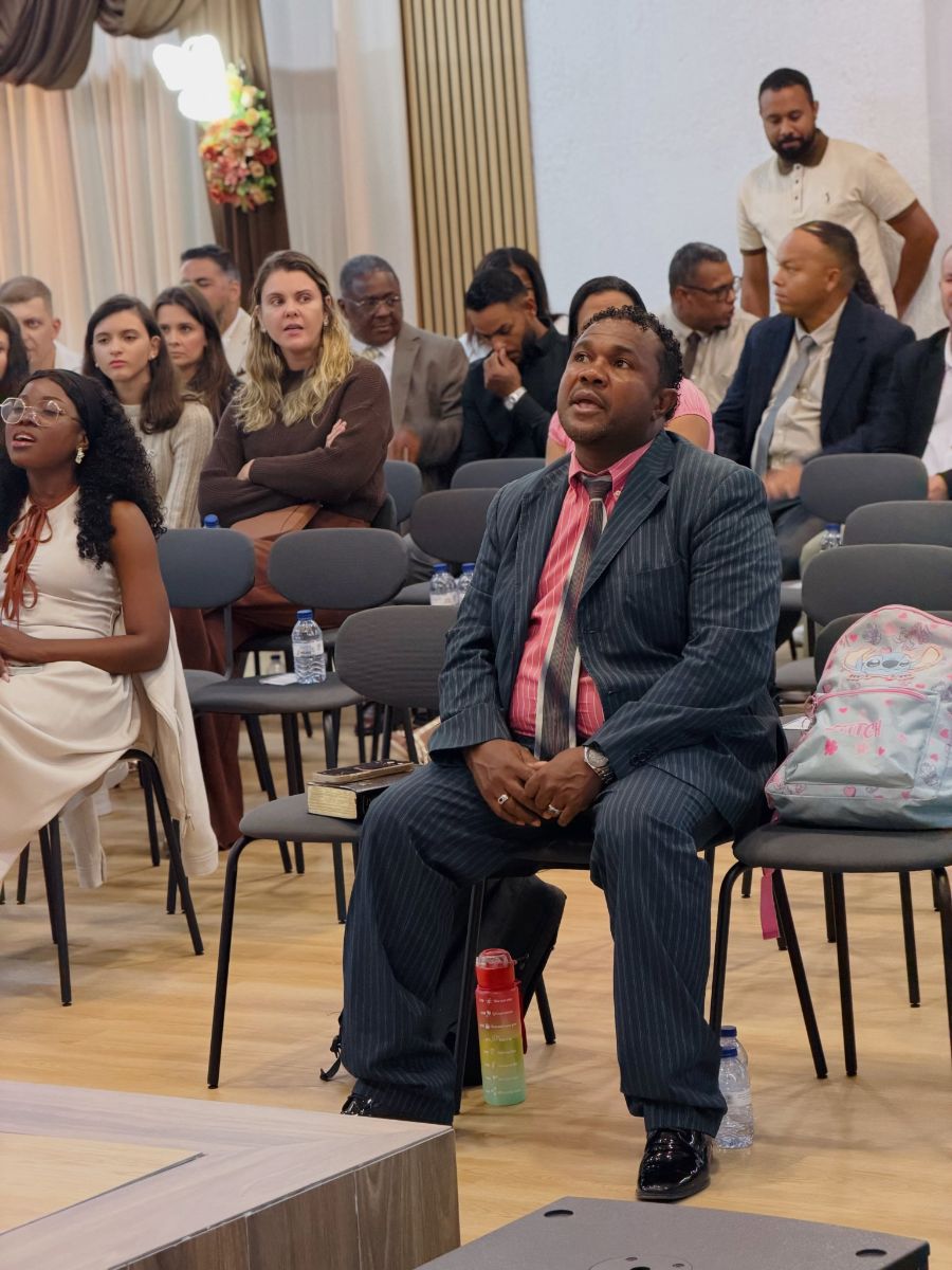 A igreja em adoração